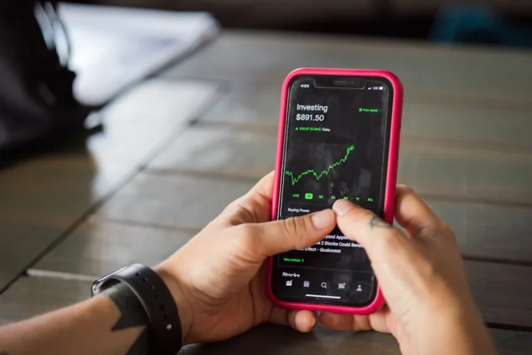 How to Track Rankings by Device and Location